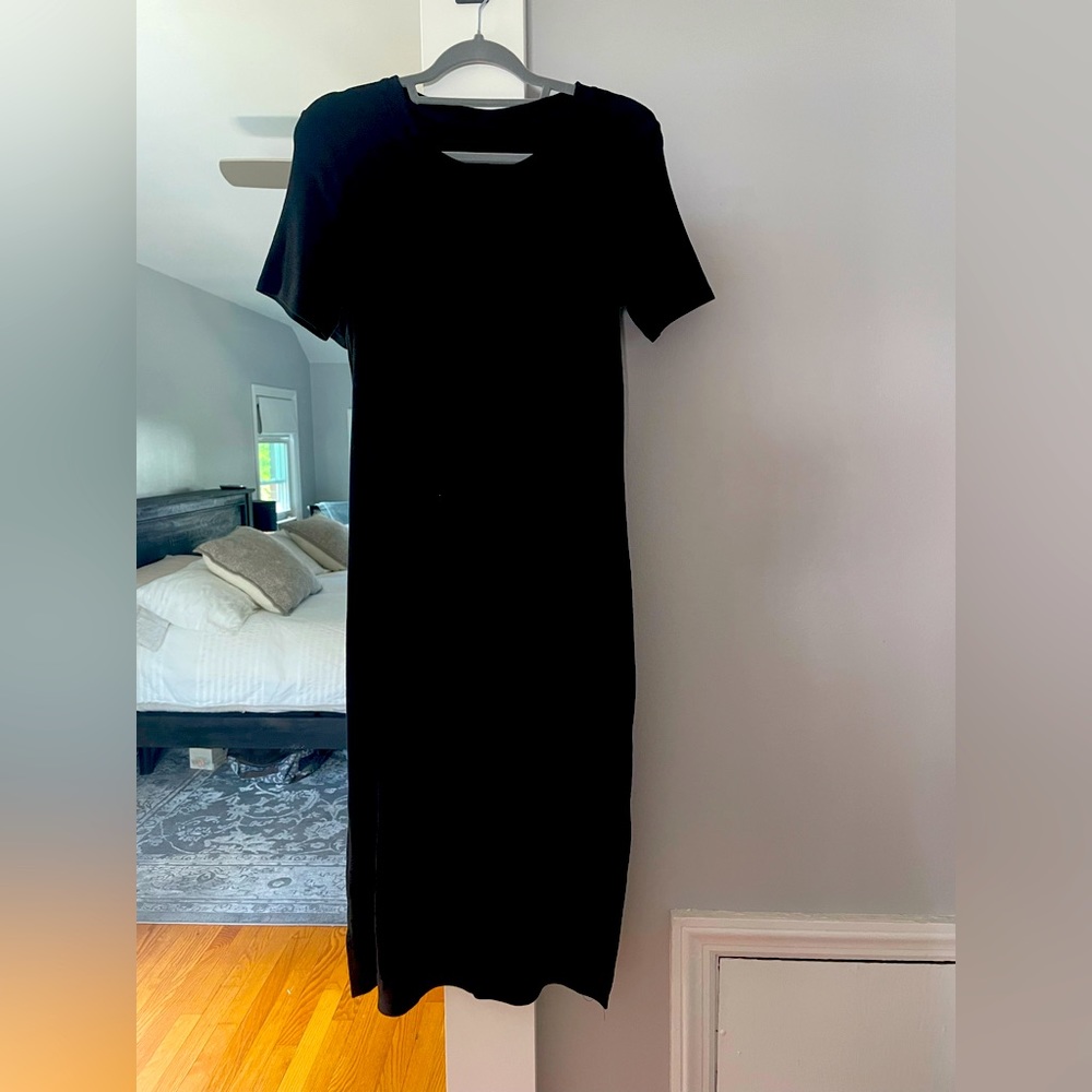 a new day • Black fitted midi-dress